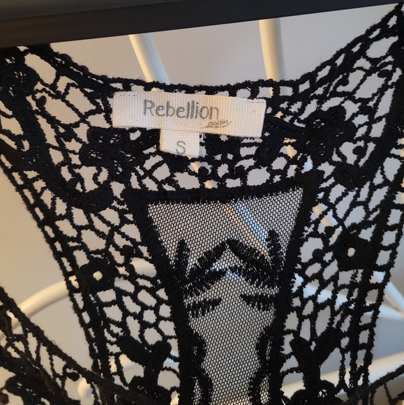 Black sheer lace and mesh lingerie - Picture 2 of 4